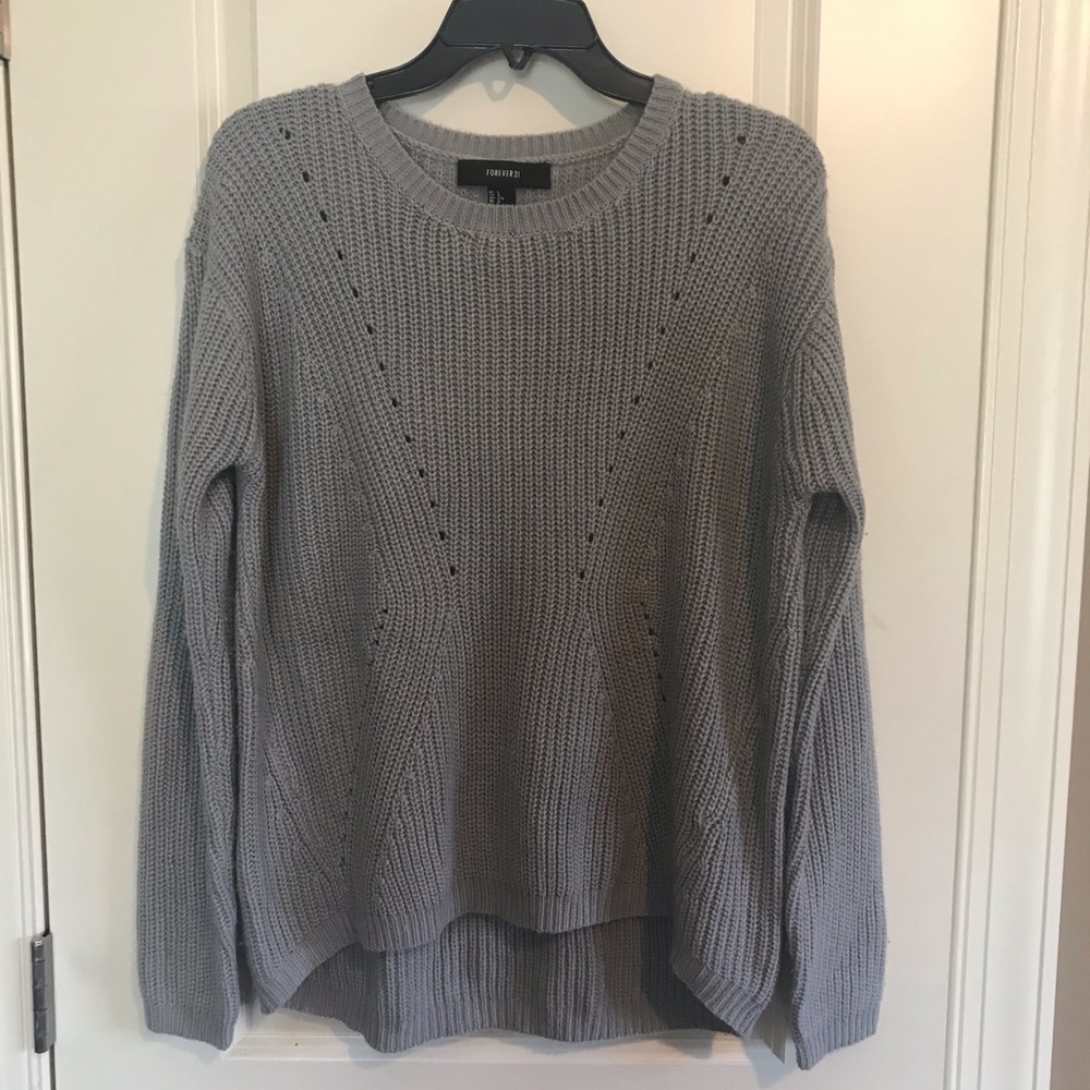 💰 3/$10 EUC Gray Sweater Size L